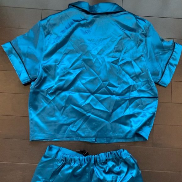 NWT Meshki Claire Satin Pajama Turquoise *Top Only* M - Picture 5 of 6